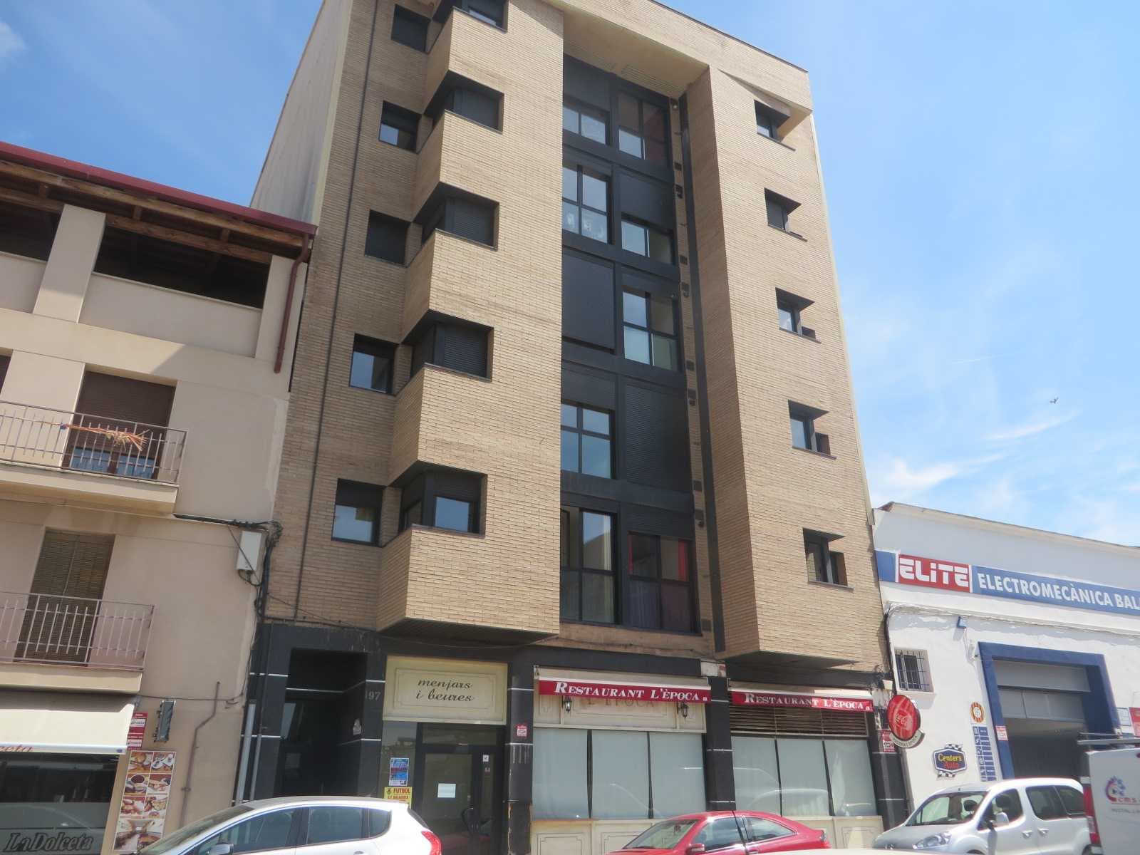 Finca 16940 URBANA: ENTIDAD NÚMERO ONCE. PISO TERCERA PUERTA A, vivienda, del edificio sito en Balaguer, calle Urgell, número 97. Le corresponde en uso exclusivo y anexo inseparable una terraza posterior. Tiene como anexo un cuarto trastero en la pla - Imagen 1