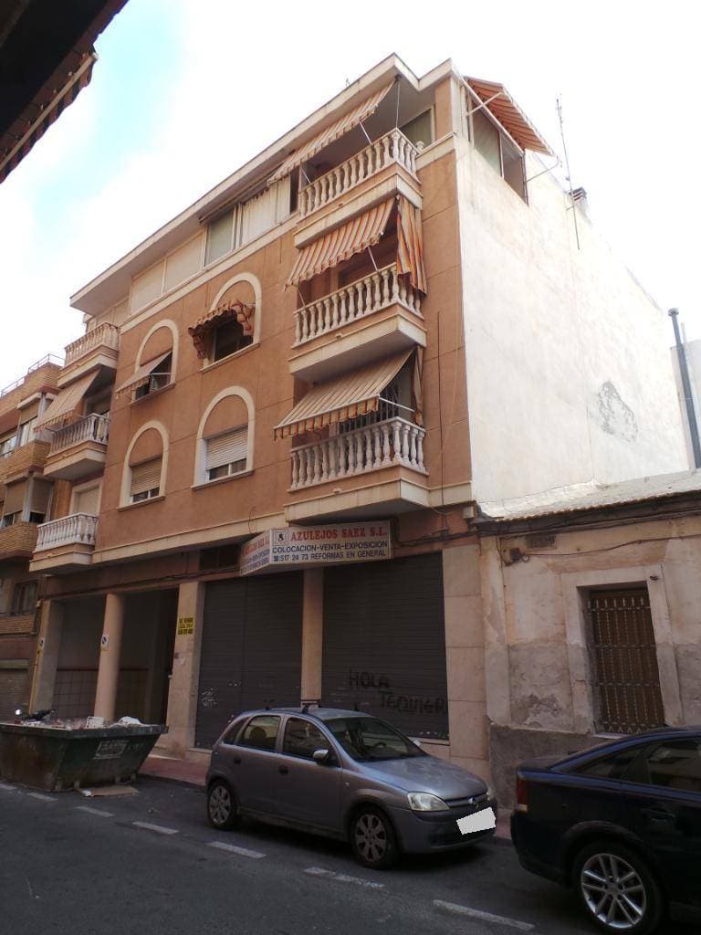 100,00% de Propiedad plena de URBANA.- UNA OCTAVA PARTE INDIVISA del componente UNO, sótano para garaje de la casa número setenta y cuatro de la Calle ISLA DE CUBA, de esta ciudad.- Ocupa una superficie de ciento noventa y seis metros, cincuenta decí - Imagen 1