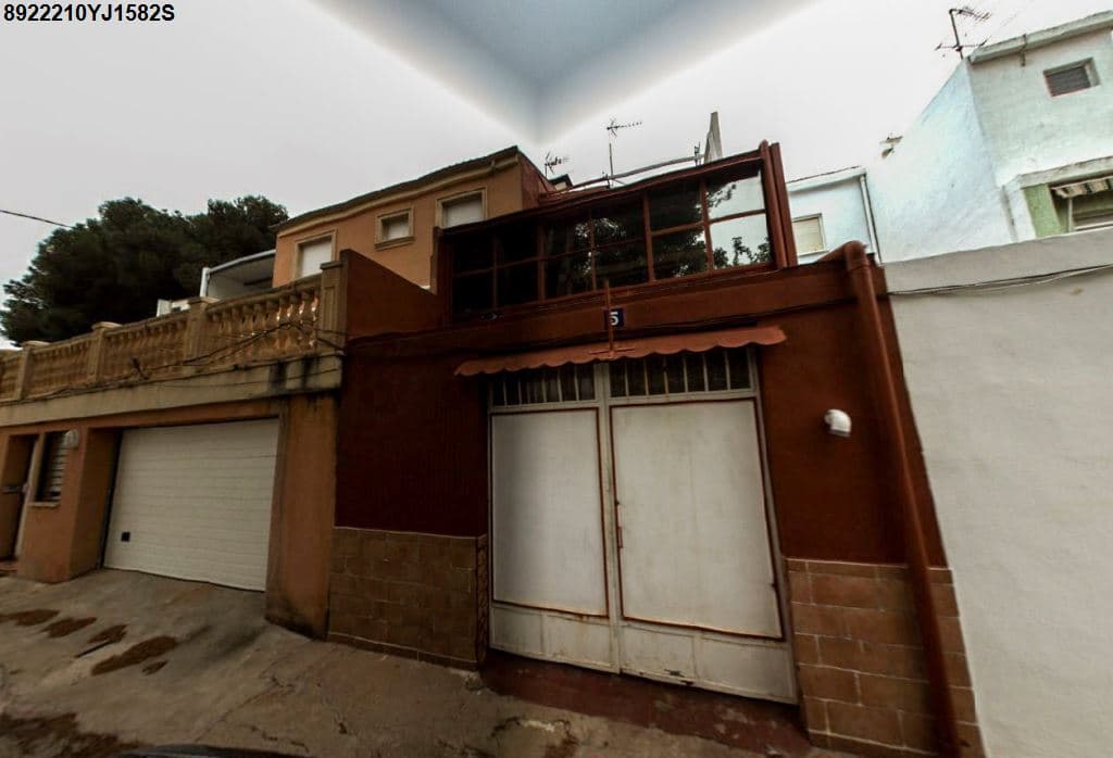 URBANA.- Una casa habitación, situada en término de BENIFAYO, partida dels Pedreñals, calle APEADERO SANTA ANA, número CINCO. Tiene cuatro metros cuarenta y cinco decímetros de frontera, por dieciocho metros ochenta centímetros de fondeo, o sea ochen - Imagen 1
