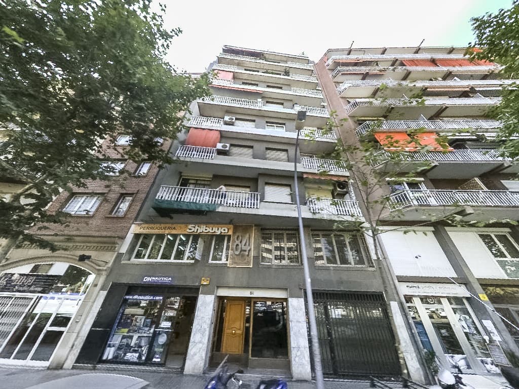 BIEN INMUEBLE SITO EN BARCELONA, AVDA DE ROMA 84, PISO ATICO PUERTA PRIMERA