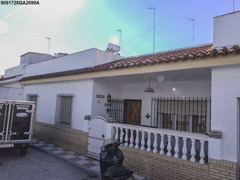 Urbana, parcela de terreno sita en la villa de Chipiona en la calle Sor Magdalena 8,con cabida de 150 metros cuadrados . Sobre la finca se ha construido una CASA de una sola planta con superficie construida de 120 metros cuadrados
