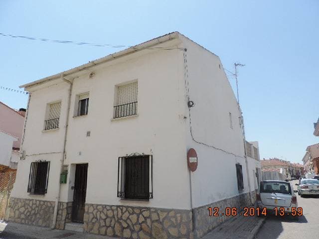 URBANA: FINCA NÚMERO DOS, del edificio en Alovera. Vivienda en planta alta con acceso por la calle Ronda Norte, sin número desde la escalera situada en el patio anejo al que se hace referencia después, -hoy calle San Pedro nº 11, 1º-,. Le corresponde - Imagen 1