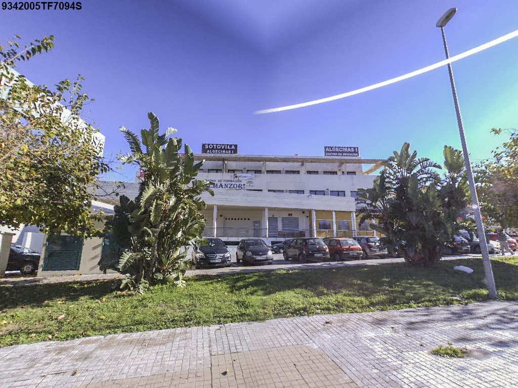 URBANA.- NUMERO CIEN.- OFICINA señalada con el número ¿1.13¿ situada en la Planta Primera del Edificio comercial ¿Acebuchal bajo¿, sobre la parcela de terreno marcada con los números 8-3-4-B y 8-2, de la Unidad de Ejecución número ocho del Sector S.A - Imagen 1