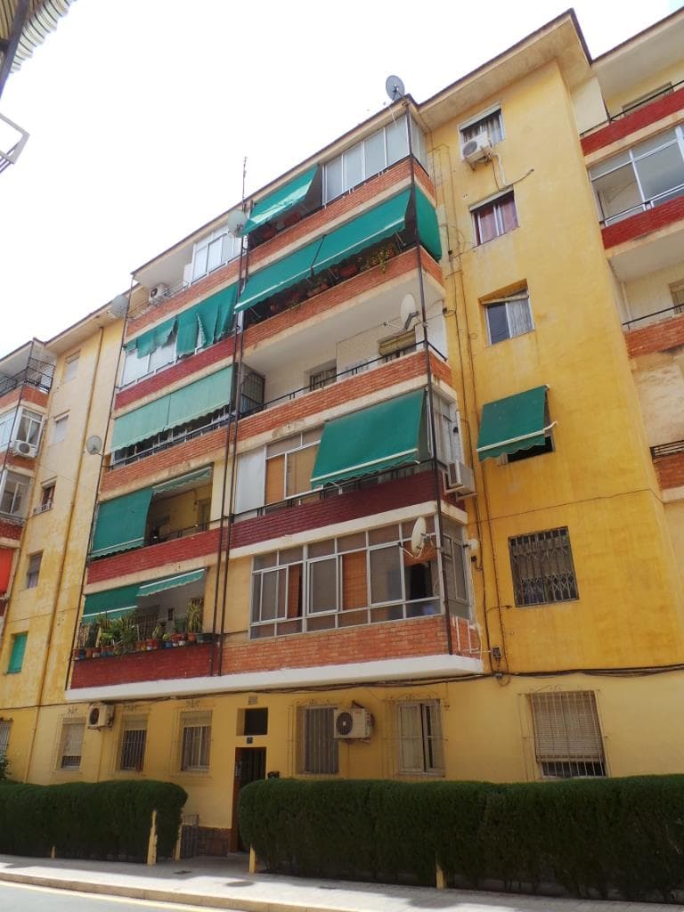 “URBANA- NÚMERO UNO.- Vivienda derecha tipo E, de la planta baja de la casa número siete de la calle de Cartagena, de Alicante, forma parte del bloque número dieciséis de la Colonia Virgen del Remedio. Ocupa una superficie construida de sesenta y och - Imagen 1