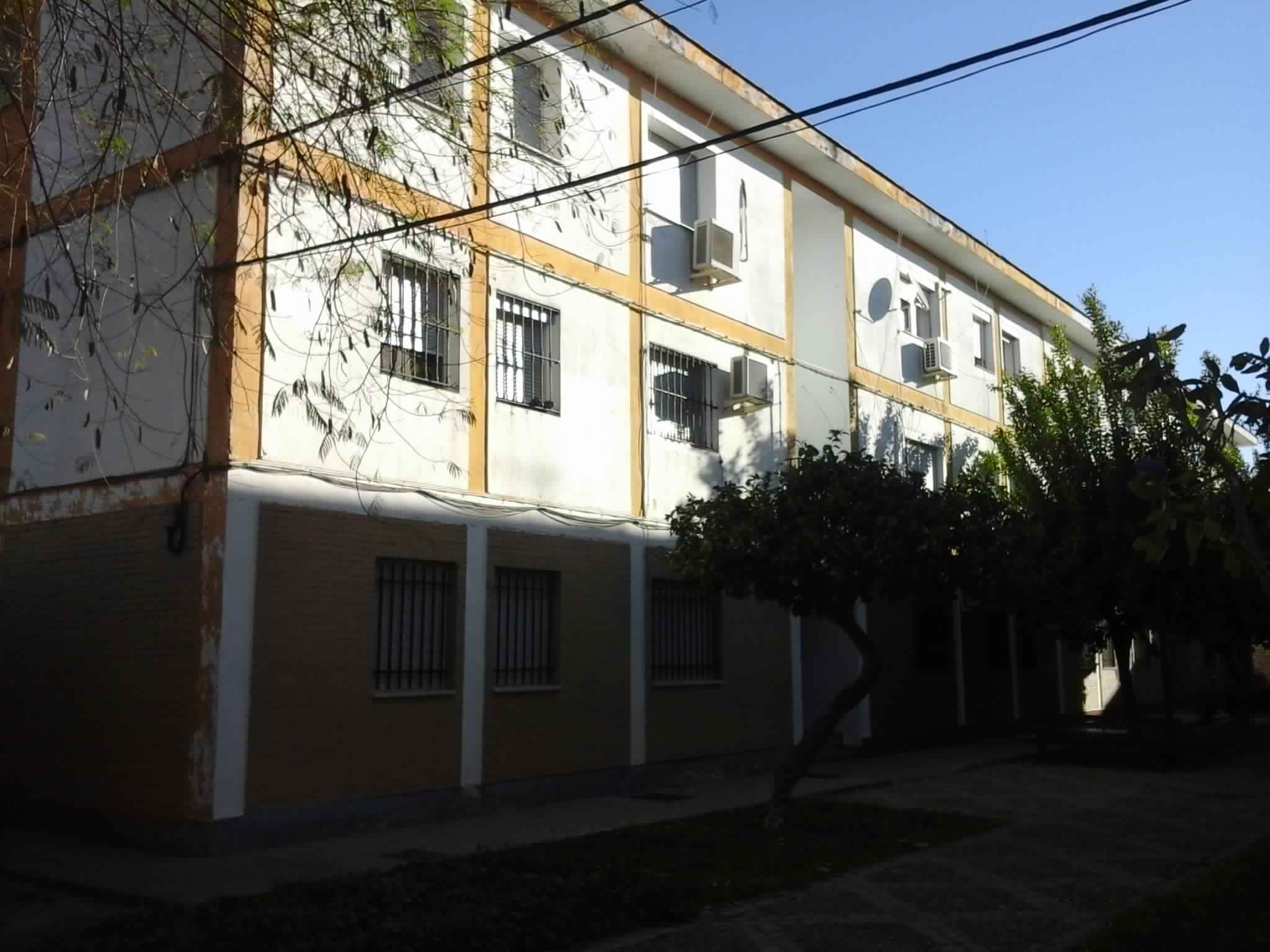 URBANA: PISO NUMERO CINCO.- Vivienda que ocupa la parte izquierda de la planta segunda, del bloque numero ciento seis, tipo a-3, de la zona de calle Juan de la Cueva, del termino de La Rinconada. Forma parte del Grupo 4 SE-40 "Fernando Belmonte", con - Imagen 1