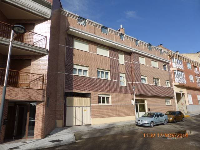 URBANA. - NÚMERO DIECISÉIS. VIVIENDA señalada con la letra A, en la planta baja, con entrada por el Bloque del Camino o Calle de la Ermita número dos, hoy Calle Herrera número dos, del Edificio totalmente terminado en La Cistérniga, calle Laguna núme - Imagen 1