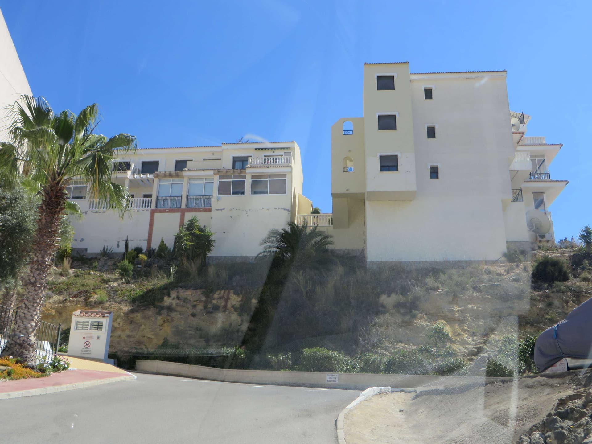 FINCA 14028 de Rojales (Reg. Prop. de Almoradí): DESCRIPCION URBANA. NUEVE. En un conjunto de edificaciones denominado "Residencial Dracos", Urbanización Ciudad Quesada, sito en la villa de Rojales. Bungalow-vivienda tipo dúplex, en planta baja y pri - Imagen 1