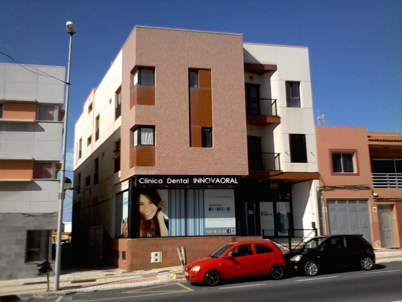 Vivienda 2.º A en edificio de semisótano y tres plantas, con garaje G‑3, trastero T‑3, lavadero LV‑2 y uso exclusivo de azotea (57,75 m²). Superficie construida 101,65 m², útil 85,21 m².