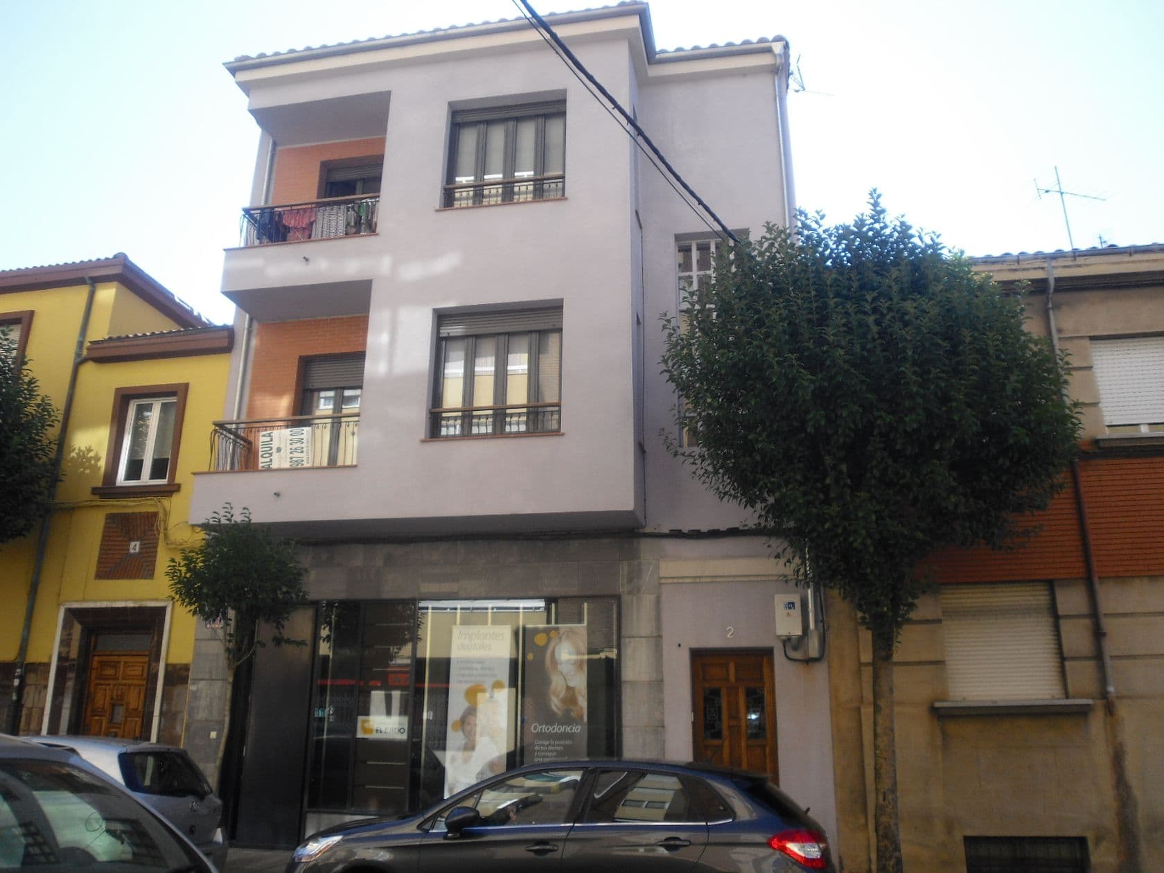 Descripción: FINCA URBANA: Casa en término y casco de esta ciudad de León, en la calle San Juan, número dos, que consta de plantas baja, primera y segunda, con una superficie cubierta en planta baja de SETENTA METROS CUADRADOS, y en cada una de las o - Imagen 1
