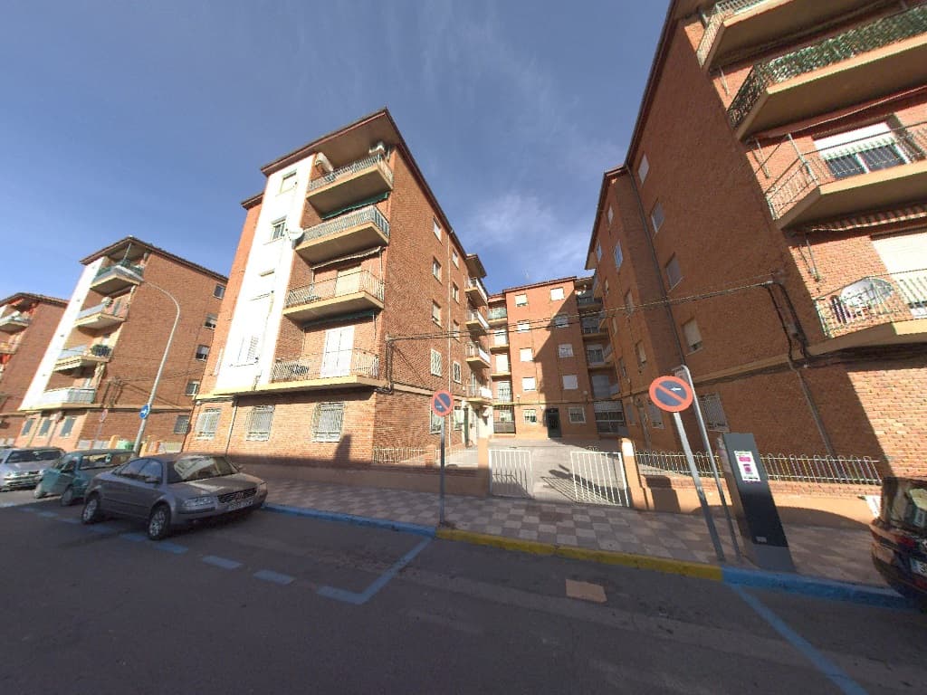 Vivienda en la planta cuarta, a la izquierda subiendo, piso tercero izquierda, en el cuerpo de edificio designado antes con el nº 6, que es el que hoy está señalado con el nº 28, antes 24 duplicado, de la calle Francisco Javier de Moya, de Albacete.
