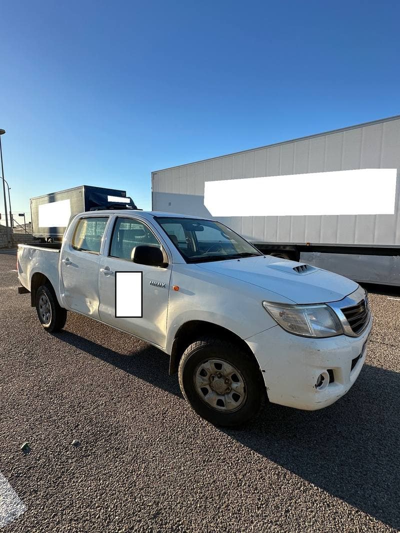 CAMION CAJA TOYOTA HILUX - Imagen 1