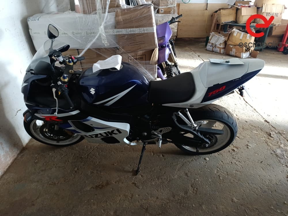 Suzuki GSX R750