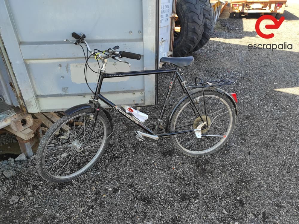 Bicicleta marca Kuwahara color negro (483)